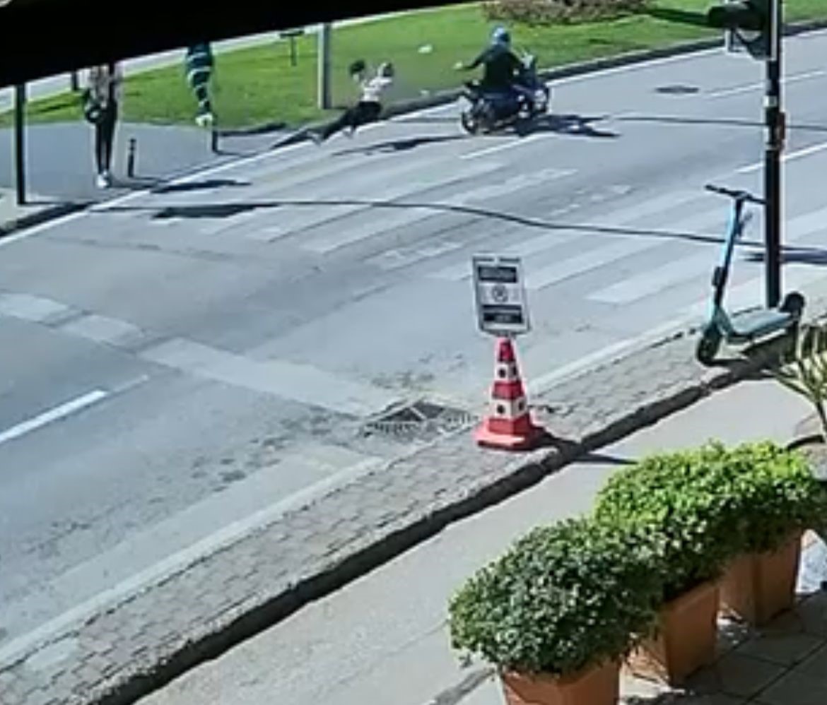 Yaya geçidinde facianın eşiğinden dönüldü