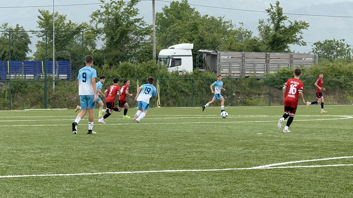 Yıldızlar Futbol Türkiye Şampiyonası Düzce’de başladı