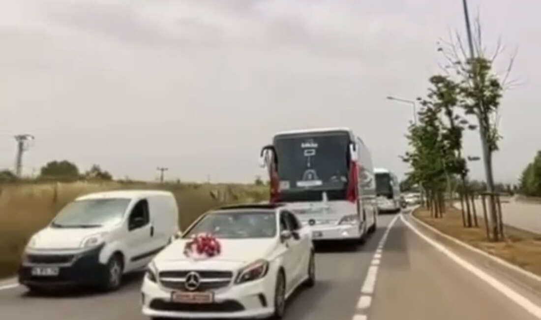 Yolcu otobüsü düğün konvoyuna girdi, konvoyda tehlikeli anlar kamerada Bursa'da düğün aracı olarak