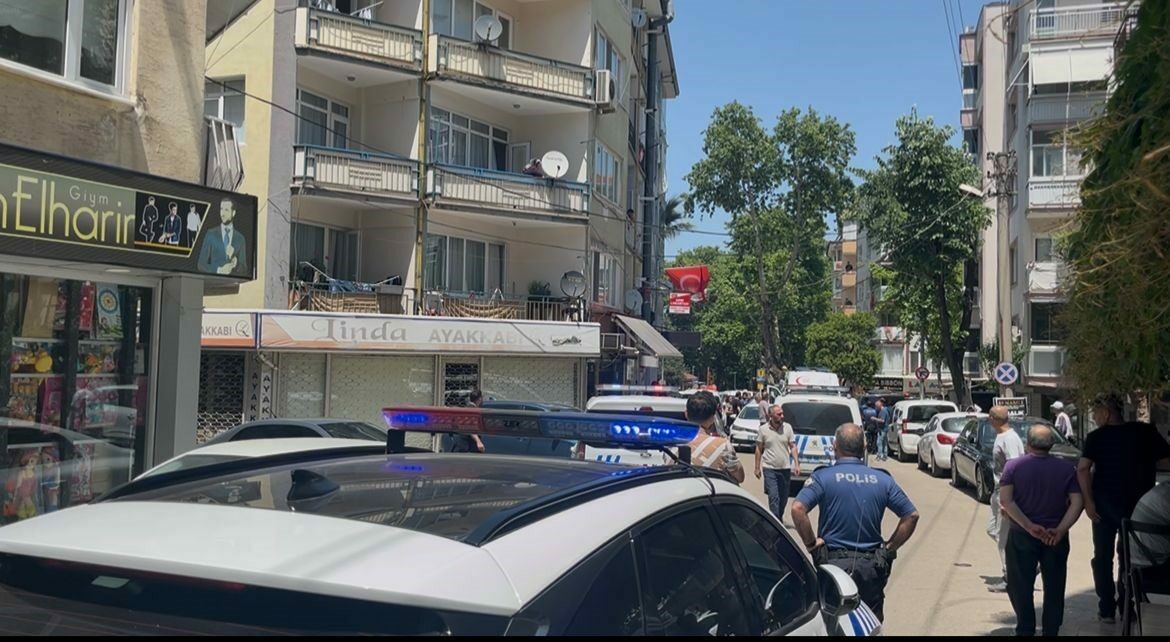 Bursa’da park kavgası iki esnafı birbirine düşürdü : 2 yaralı