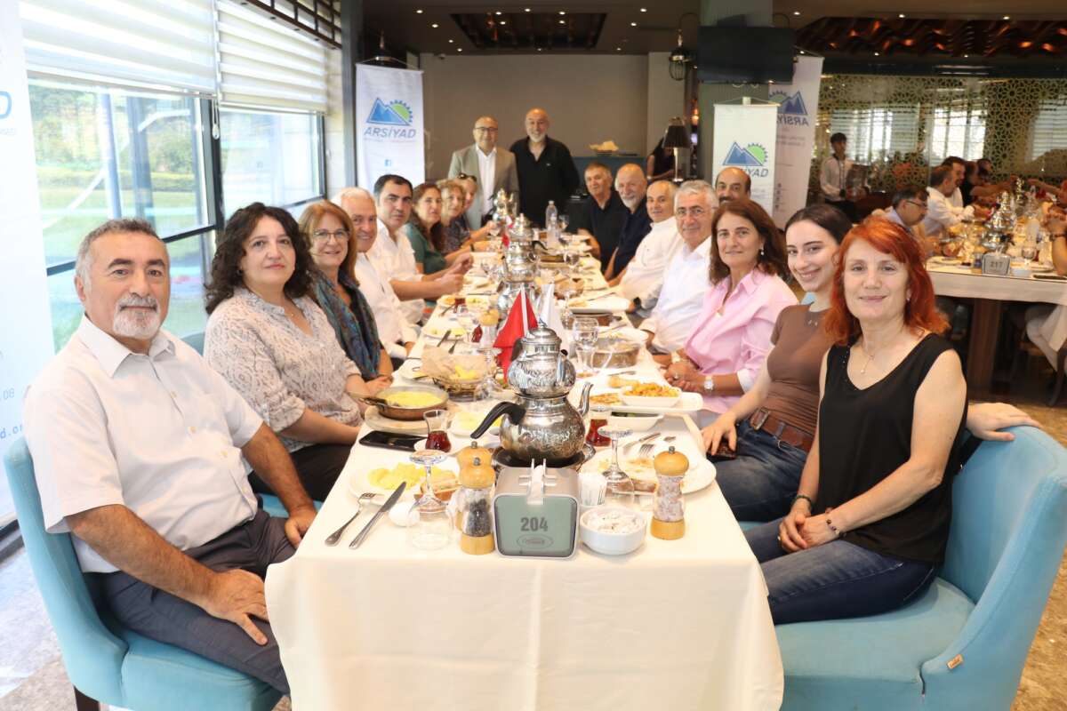 ARSİYAD üyeleri kahvaltıda buluştu.
