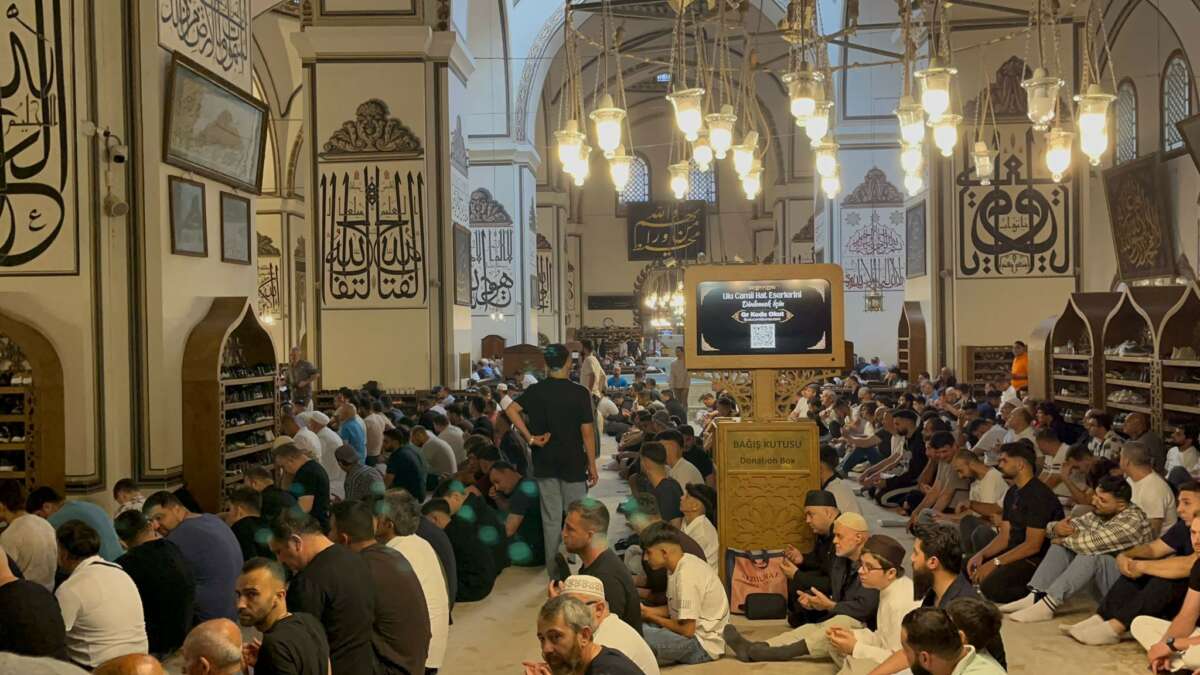 Bursalılar Bayram Namazı için Ulu Cami’ye akın etti