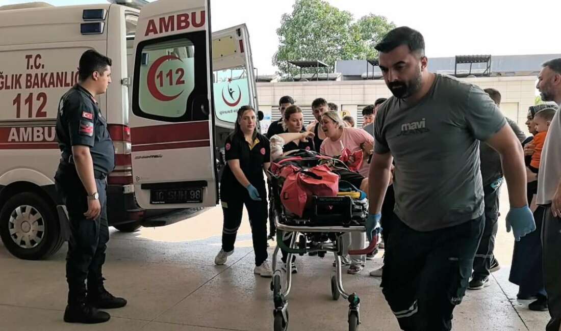 Bursa’da otomobile çarpan motosikletliler ağır yaralandı Bursa'nın İnegöl ilçesinde meydana