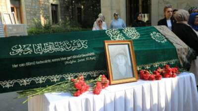  Cumhurbaşkanı Erdoğan’ın “Kimsesiz değilsin, biz varız” dediği Suzan Tosun son yolculuğuna uğurlandı