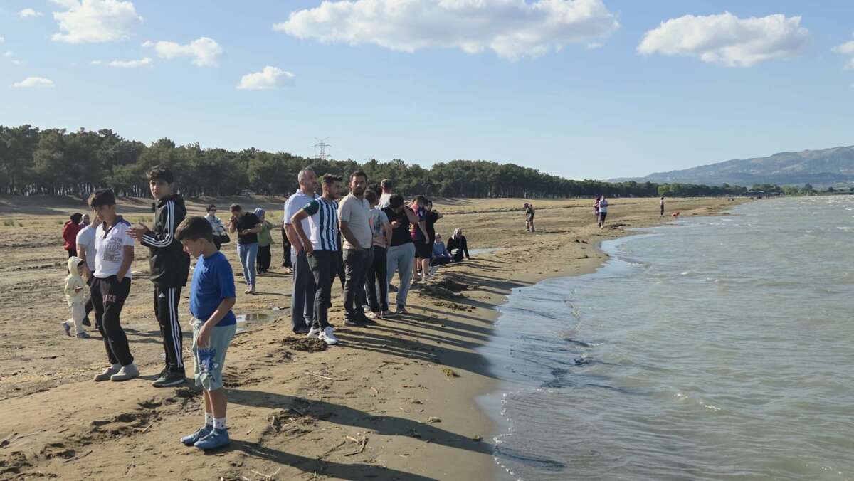 İznik Gölü’ne giren iki kuzenin cansız bedenlerine ulaşıldı