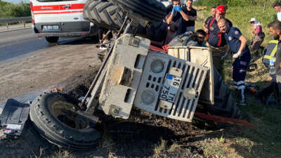 Bursa'nın Karacabey ilçesinde traktör ile