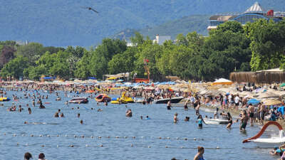 Bayramda Erdek’e ziyaretçi akını, sahiller tıklım tıklım