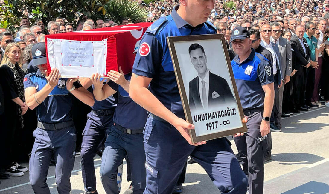Manisa'da evinin bahçesindeki havuzun