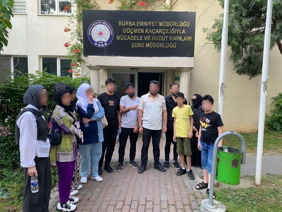 Bursa’da 12 kaçak yakalandı, 3 organizatör gözaltına alındı