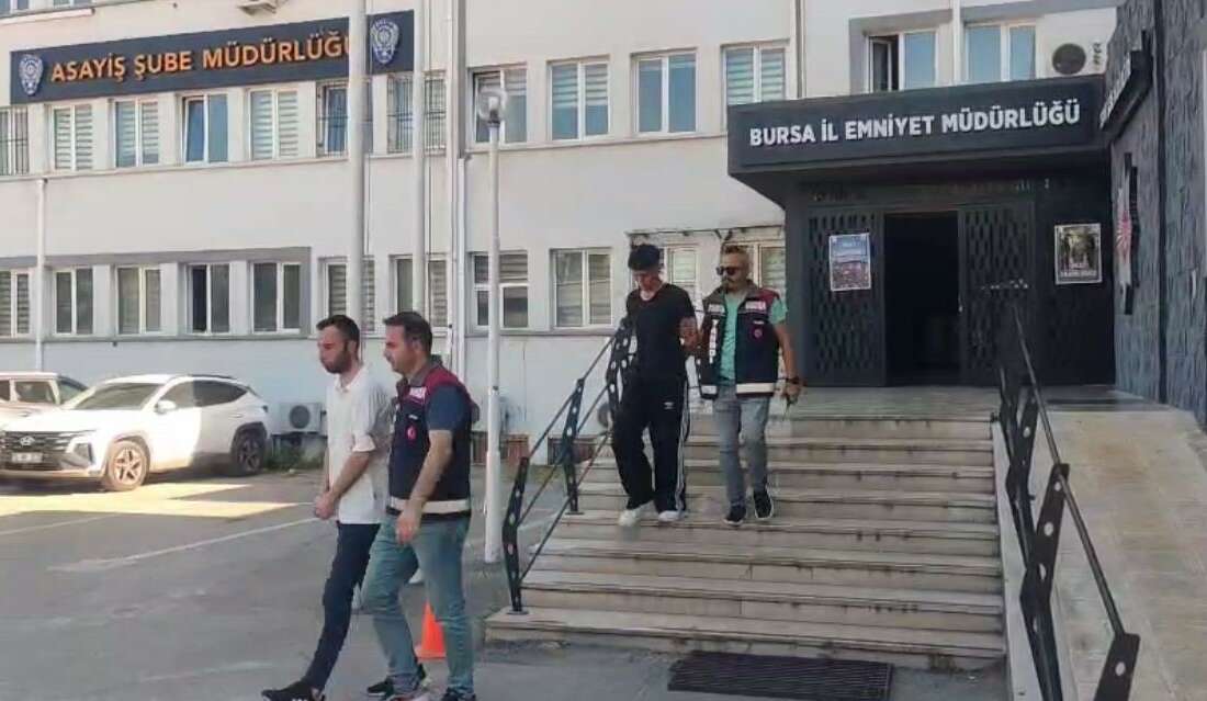 Bursa'da, telefonla kendilerini polis,