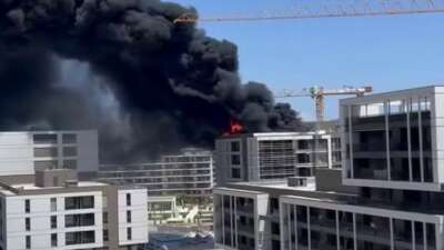 Bursa’da 8 katlı binanın en üst katı alev alev yandı