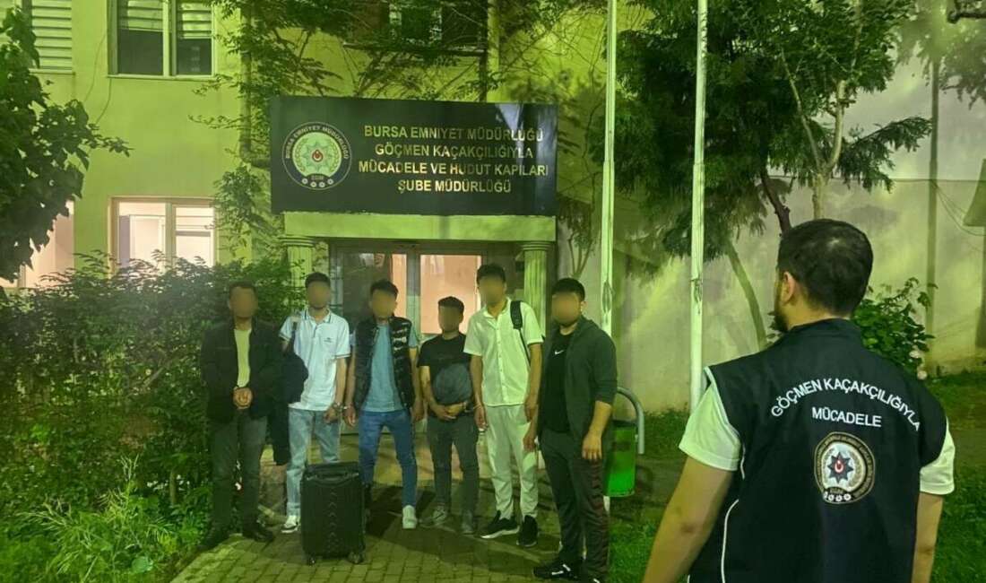 Bursa’da göçmen kaçakçılığı operasyonu: 2 şüpheli ve 7 kaçak göçmen yakalandı Bursa'da yabancı uyruklu şahıslara