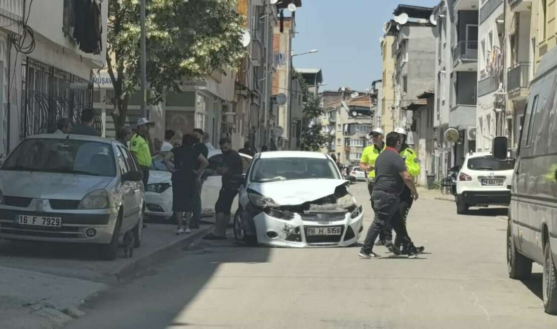  Bursa’da otomobiller çarpıştı: 3 yaralı