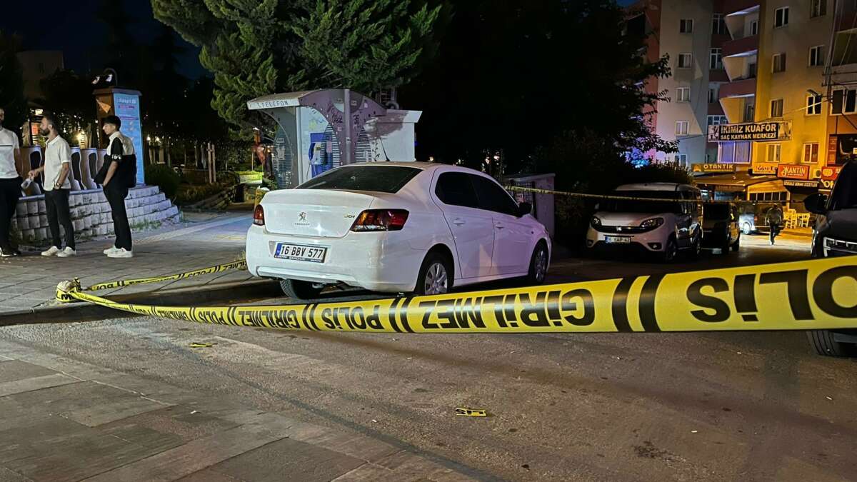  Bursa’da park halindeki araç kurşunlandı