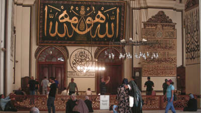 Bursa’daki selatin camilerin müze gibi görülmesi herkesi huzursuz etti
