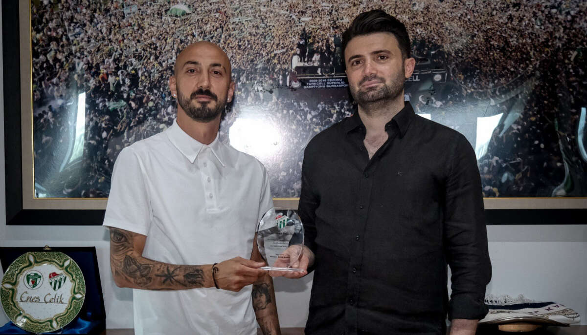 Bursaspor Ahmet İlhan Özek ile yollarını ayırdı