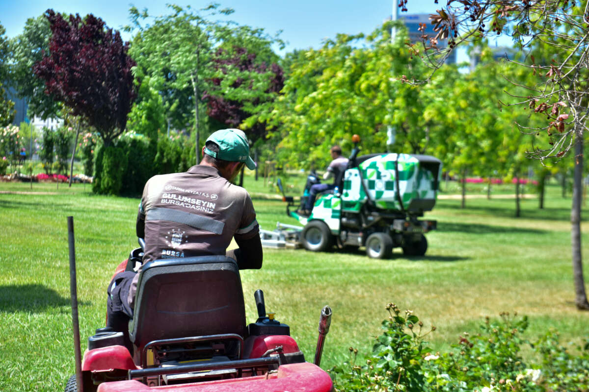 Büyükşehir ile parklar yaza hazır