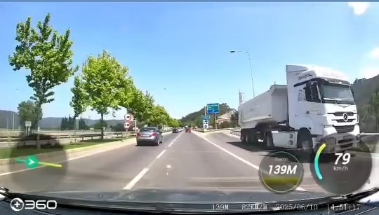 Çılgın kamyoncu otobanda tersten gitti Bursa'da bir tır sürücüsü