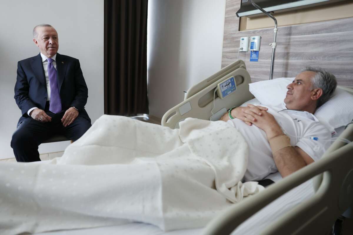 Cumhurbaşkanı Erdoğan’dan AK Parti Genel Başkan Yardımcısı Yalçın’a “geçmiş olsun” ziyareti