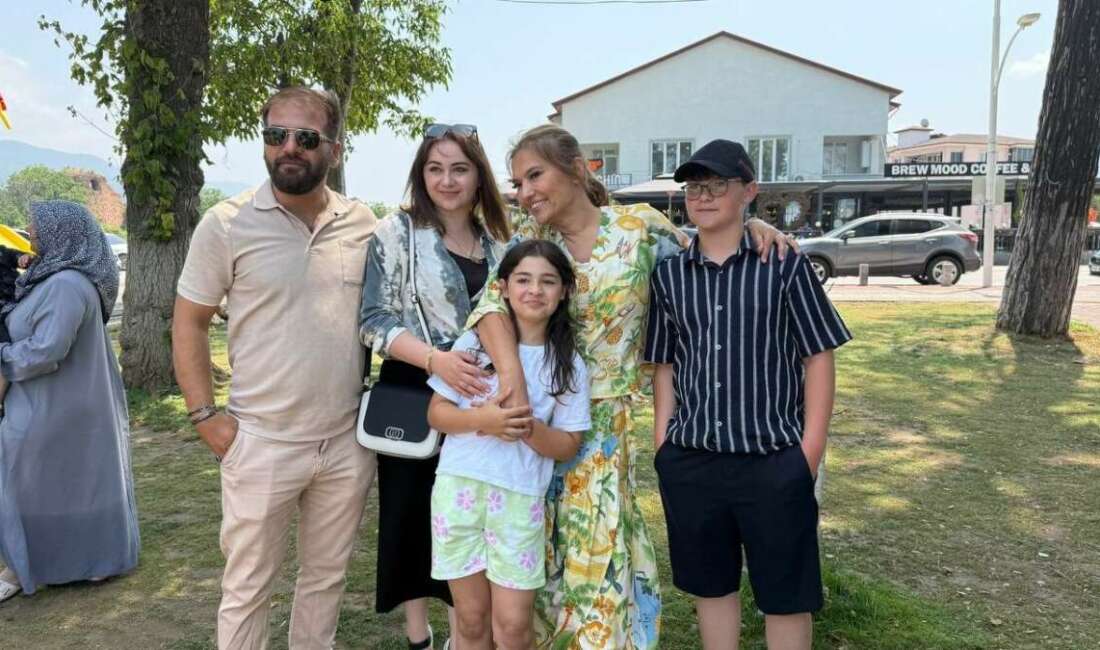 Demet Akalın’dan minik hayranına jest Geçtiğimiz hafta Yalova'daki konserinde