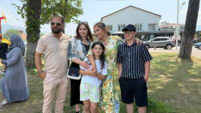 Demet Akalın’dan minik hayranına jest