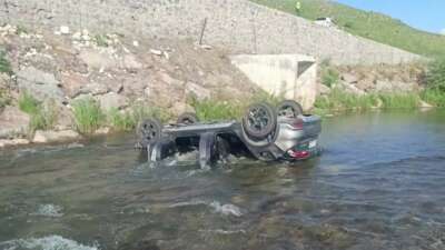 Erzurum'un Karayazı ilçesinde bir otomobil