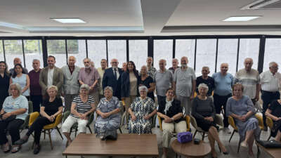 Huzurevi sakinlerine bayram ziyareti