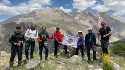 İnegöl Belediyesporlu dağcılar 24 saatte 2 zirve yaptı