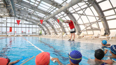 İnegöl’de yüzme eğitimlerine yoğun ilgi