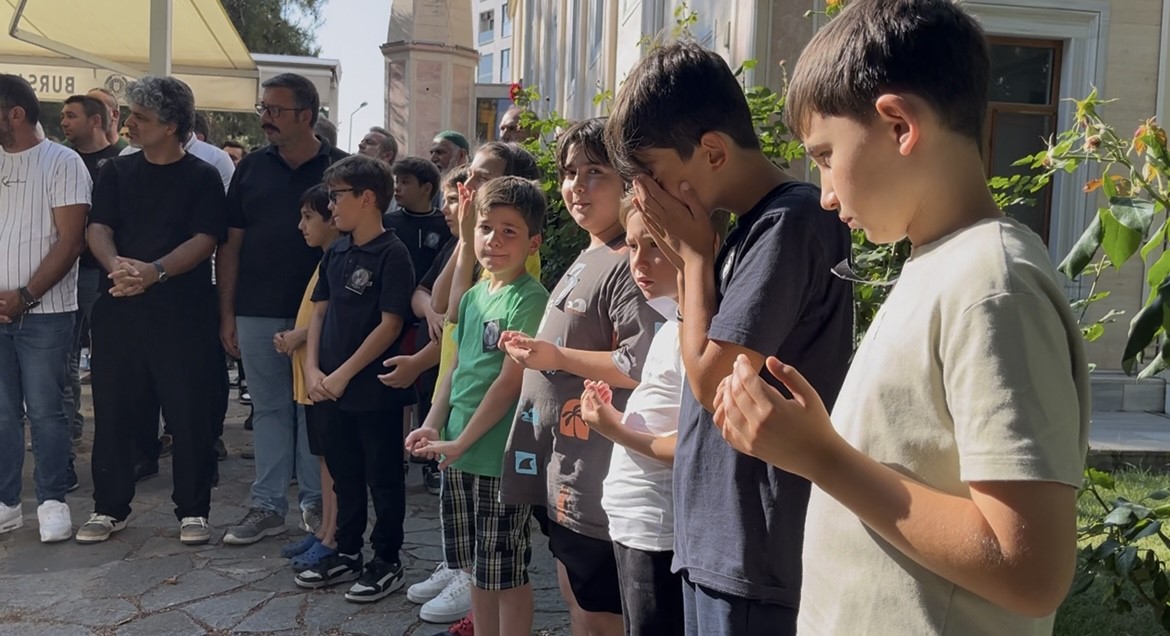  Karne gününde görevi başında fenalaşan öğretmen hayatını kaybetti