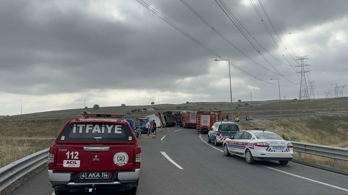 Karpuz yüklü tır devrildi: 1 ölü, 3 yaralı