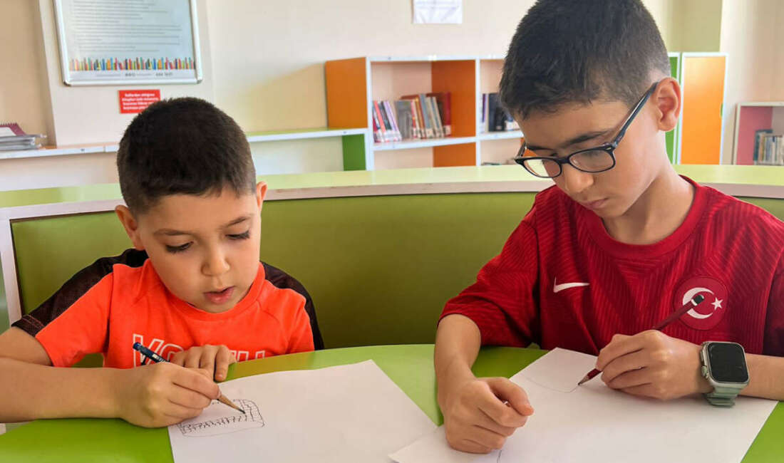 Minik eller renkli hayaller çizdi Osmangazi Belediyesi tarafından düzenlenen