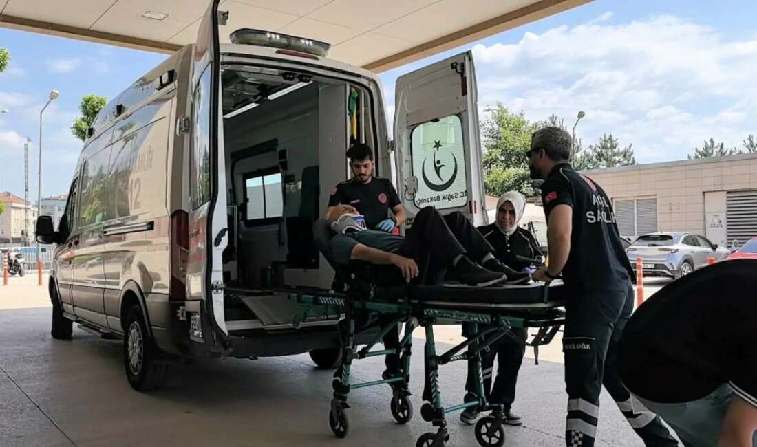Otomobil ile traktör çarpıştı: 1 yaralı Bursa'nın İnegöl ilçesinde meydana