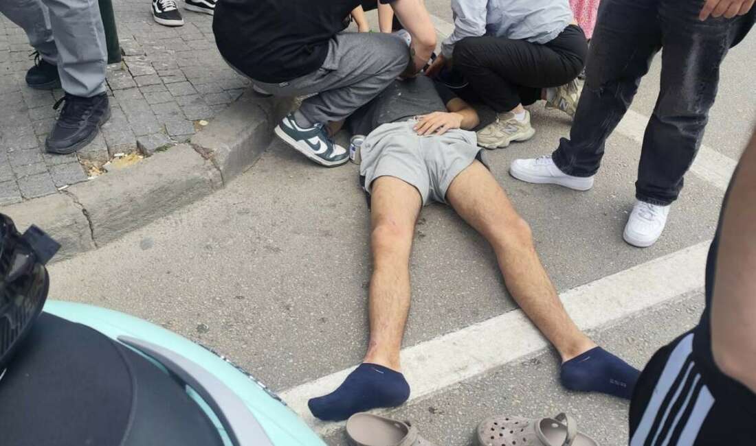 Otomobilin çarptığı 2 motosikletteki gençler yaralandı Bursa'da direksiyon hakimiyetini kaybeden