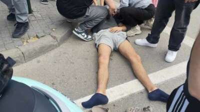 Bursa'da direksiyon hakimiyetini kaybeden otomobil