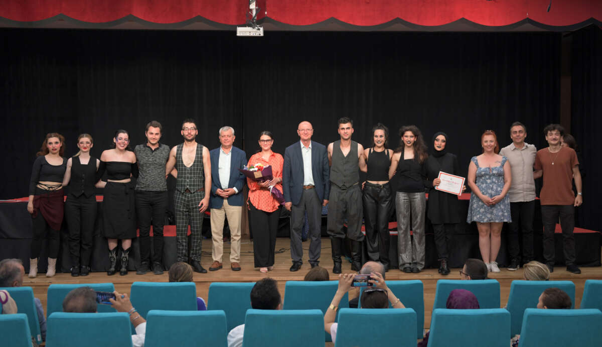 ‘Tersine Dünya’ Osmangazili sanatseverler için sahnelendi