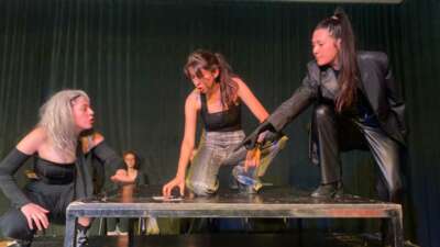 Osmangazi Belediyesi Tiyatro Okulu ‘Tersine Dünya’ ile izleyici karşısına çıkıyor