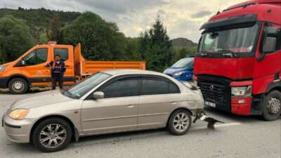 Bilecik'te tırın otomobile arkadan çarpması