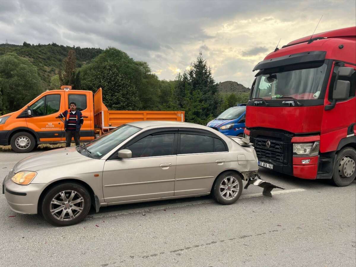  Tır otomobile arkadan çarptı, 2’i çocuk 3 kişi yaralandı