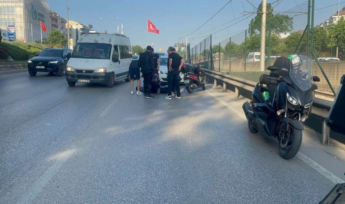 Bursa'da trafikte araçların arasından