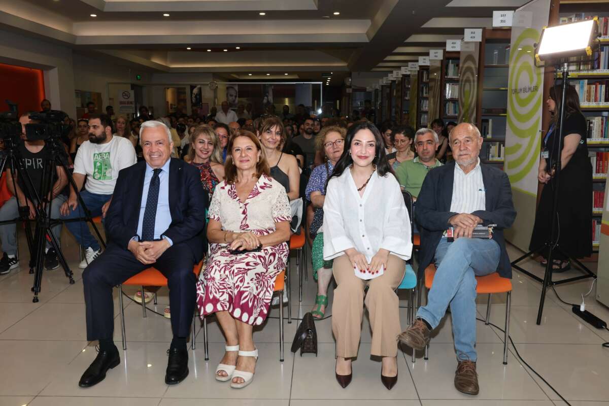  Usta yazar Gündüz Vassaf okurlarıyla buluştu