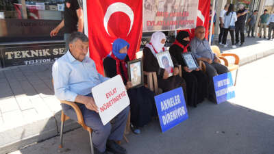 Muş'ta evlatlarına kavuşmak isteyen aileler