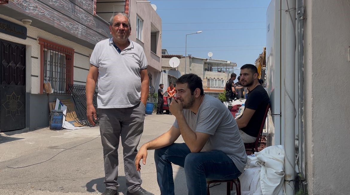  Yüksek gerilim altında yüzlerce bina varken onların evleri yıkıldı, 6 kişi sokakta kaldı