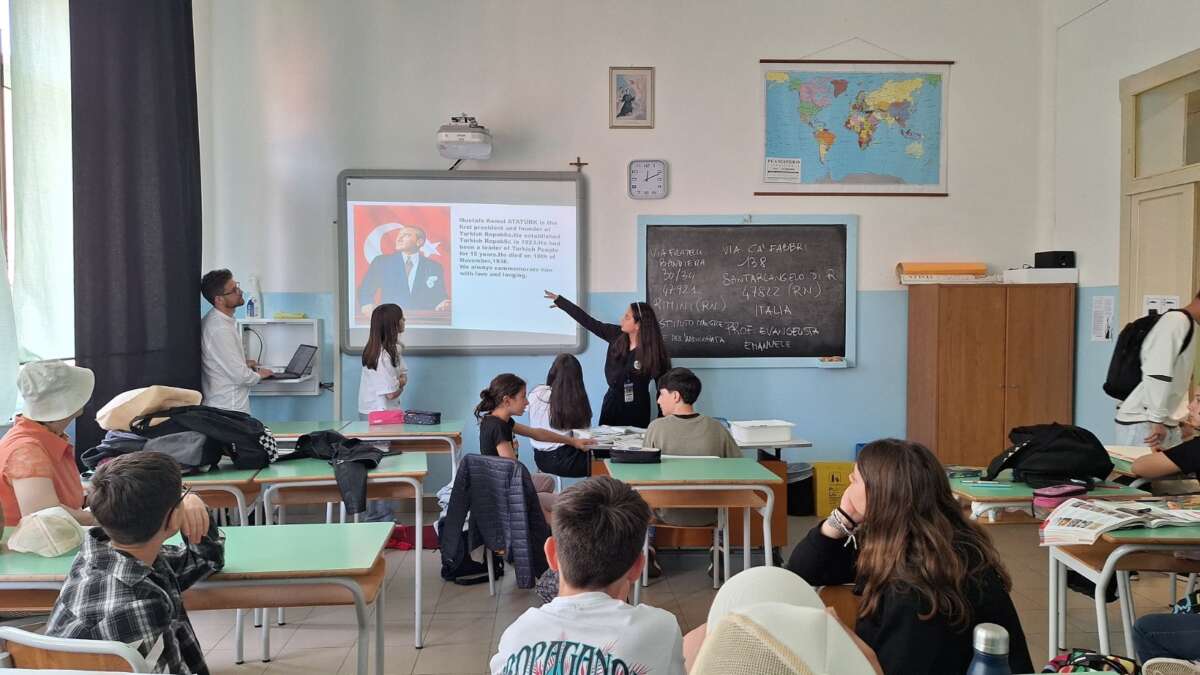 Zekai Gümüşdiş Ortaokulu öğrencileri Avrupa’da üç eğitim programına katıldı