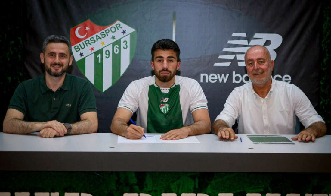 Bursaspor, transfer çalışmalarını sürdürüyor.