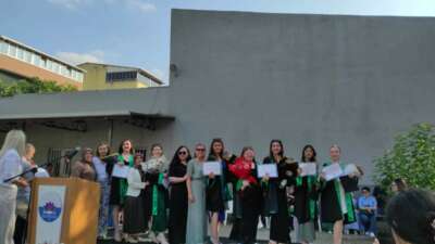 Gidemedikleri okullarında mezuniyet coşkusu yaşadılar