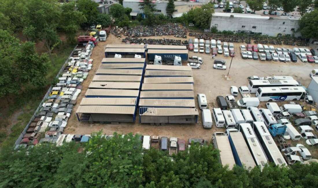 Yediemin otoparklarında yıllardır çürümeye