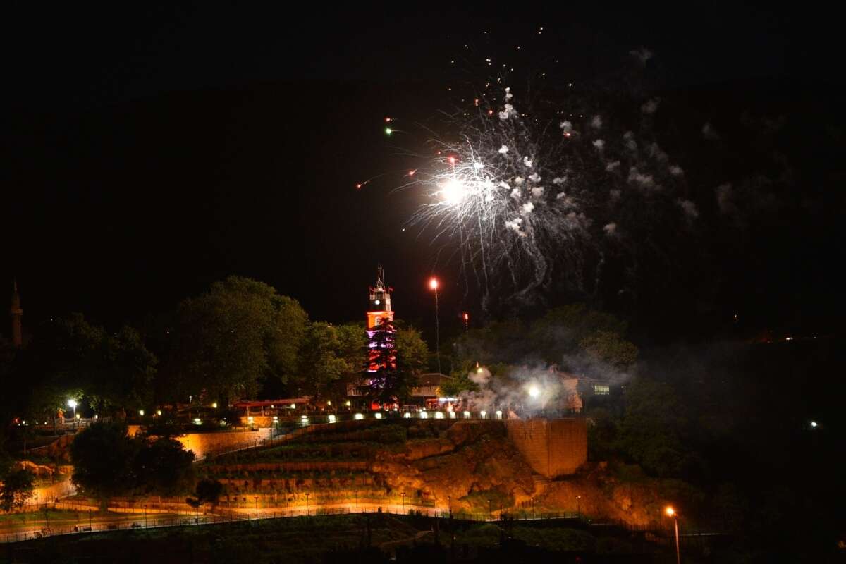 Nilüfer’de havai fişek patlatıp yangın çıkaranlara 100 ağaç dikme cezası