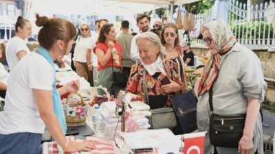 Osmangazi Belediyesi üreten kadınların yanında