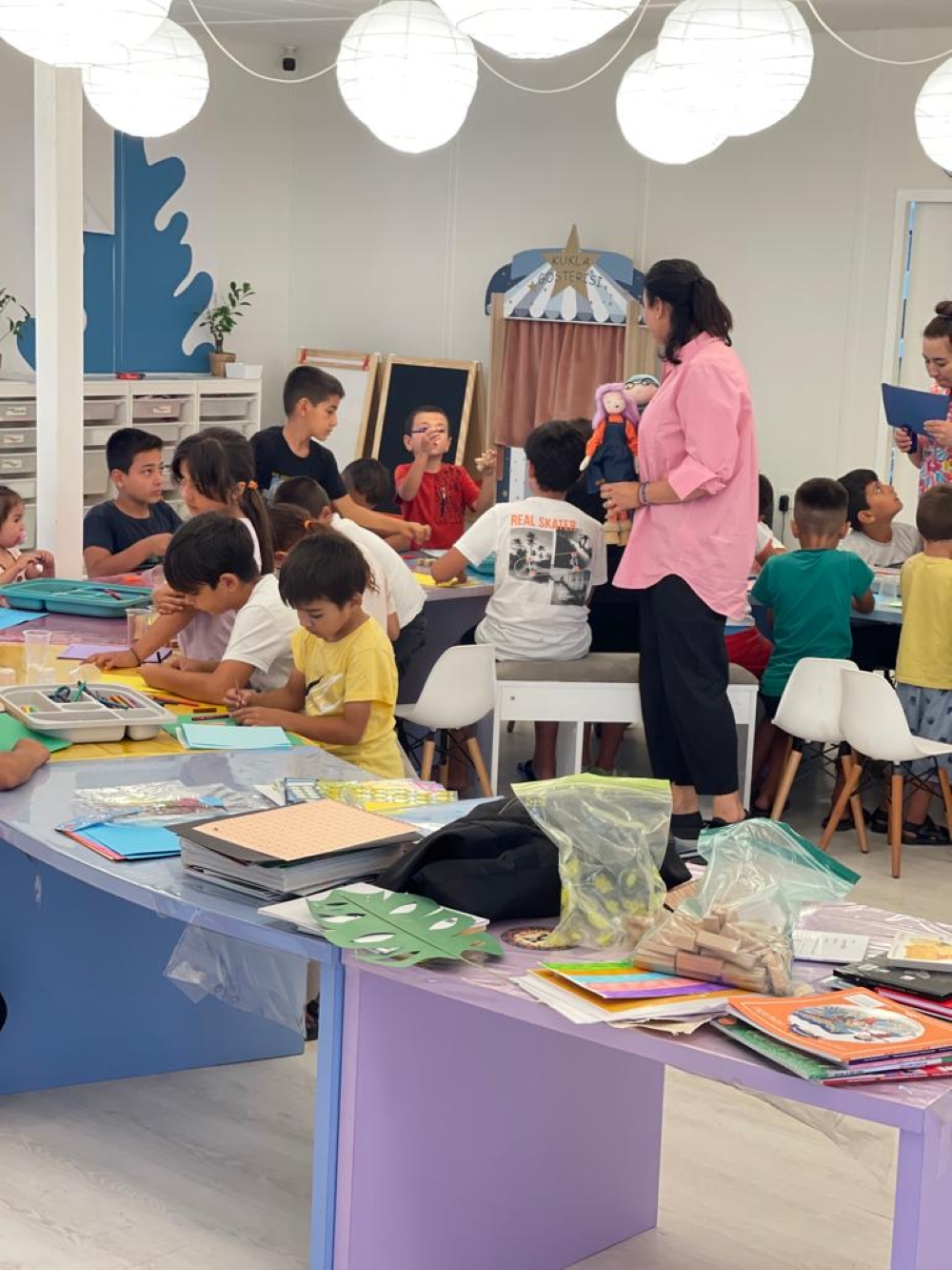 Kırmızı karavan yola çıkıyor